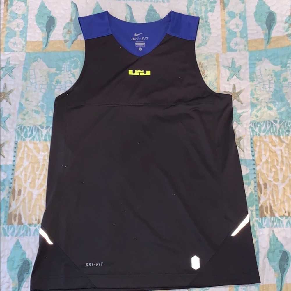 Men’s Nike work out tank (EUC)